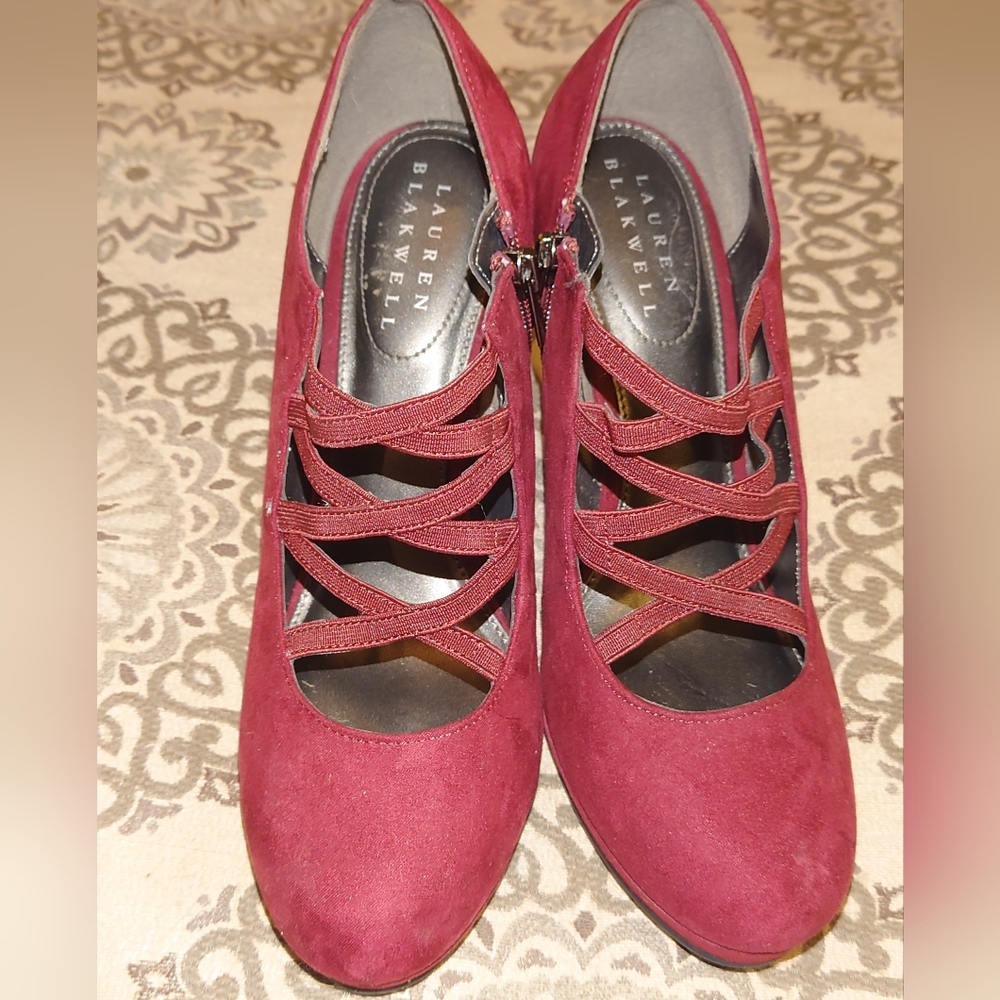 Lauren Blackwell Fall Fashion maroon/wine colored cross strap heels size 8.5